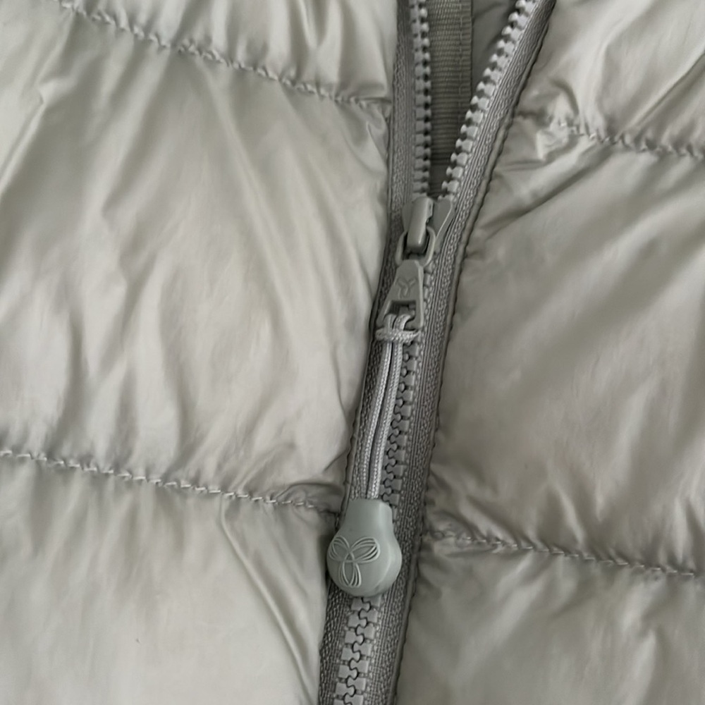 TNA Sage Green Puffer Jacket New Little Puff Packable Aritzia Medium - Picture 5 of 10